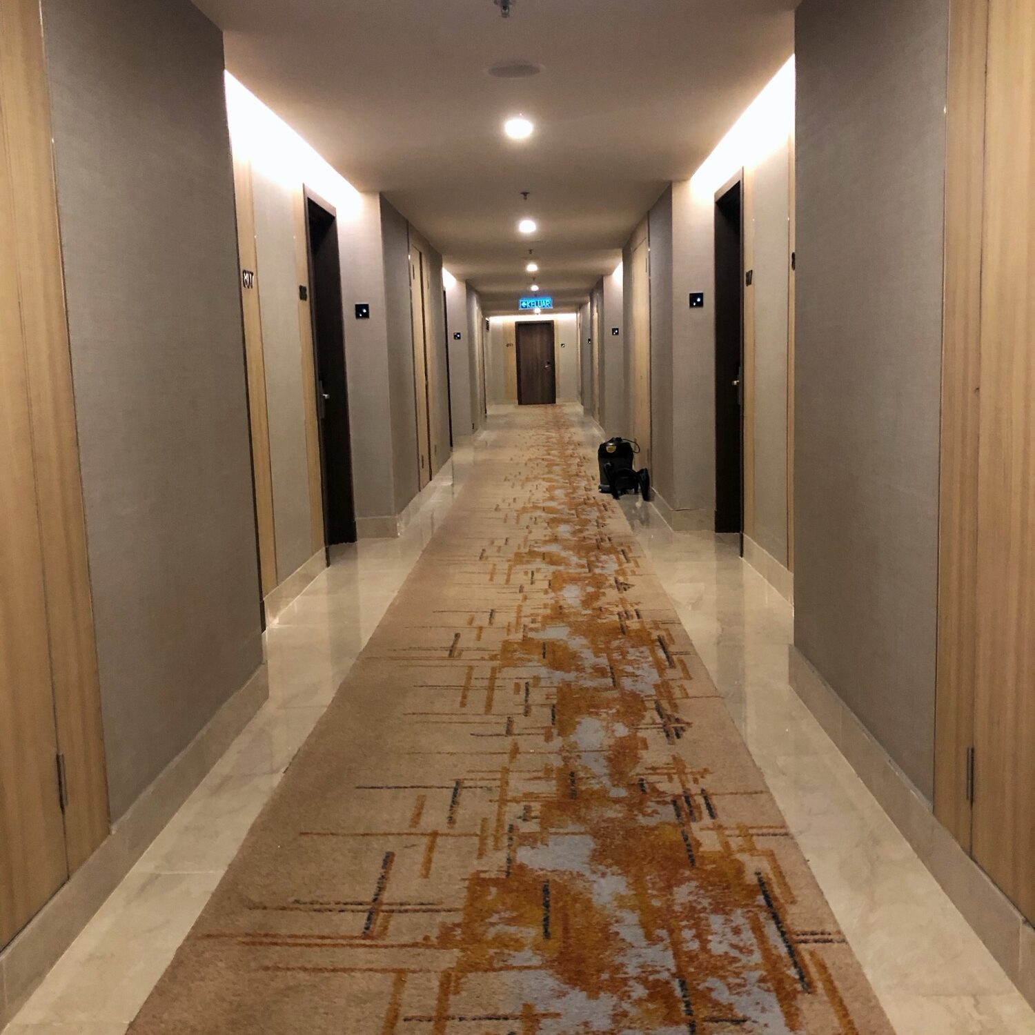 Indonesia 17 November 2025 The hallway of a five-star hotel in Malaysia is covered with thick brown carpet